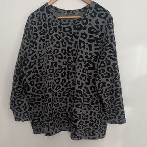 Women Gray Black Animal Print Long Sleeves Pullover Top Plus Size 3X